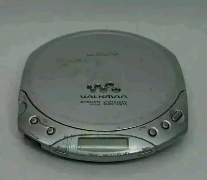 "Os de 2000 vão pensar que é tostadeira!"😂🤣