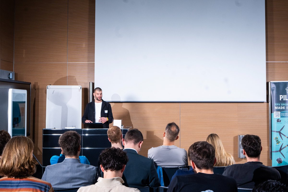 EY x EUDTH – Europas Treffpunkt für Defence-Innovation! 
In Hamburg vereinte EY beim European Defence Tech Hackathon Technolog:innen, Start-ups &amp; Investor:innen, um reale Herausforderungen zu lösen und Innovation im Sicherheits- &amp; Verteidigungsbereich voranzutreiben. 🎯
