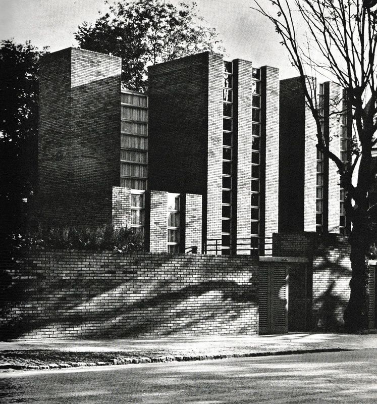 Architect James Gowan was born OTD in 1923. Our latest Anatomy of a House blog explores the house he designed in Hampstead for businessman Chaim Schreiber, an austere yet precise home overlooking the Heath. Read more on the house and its design here 
buff.ly/lrkMAw5