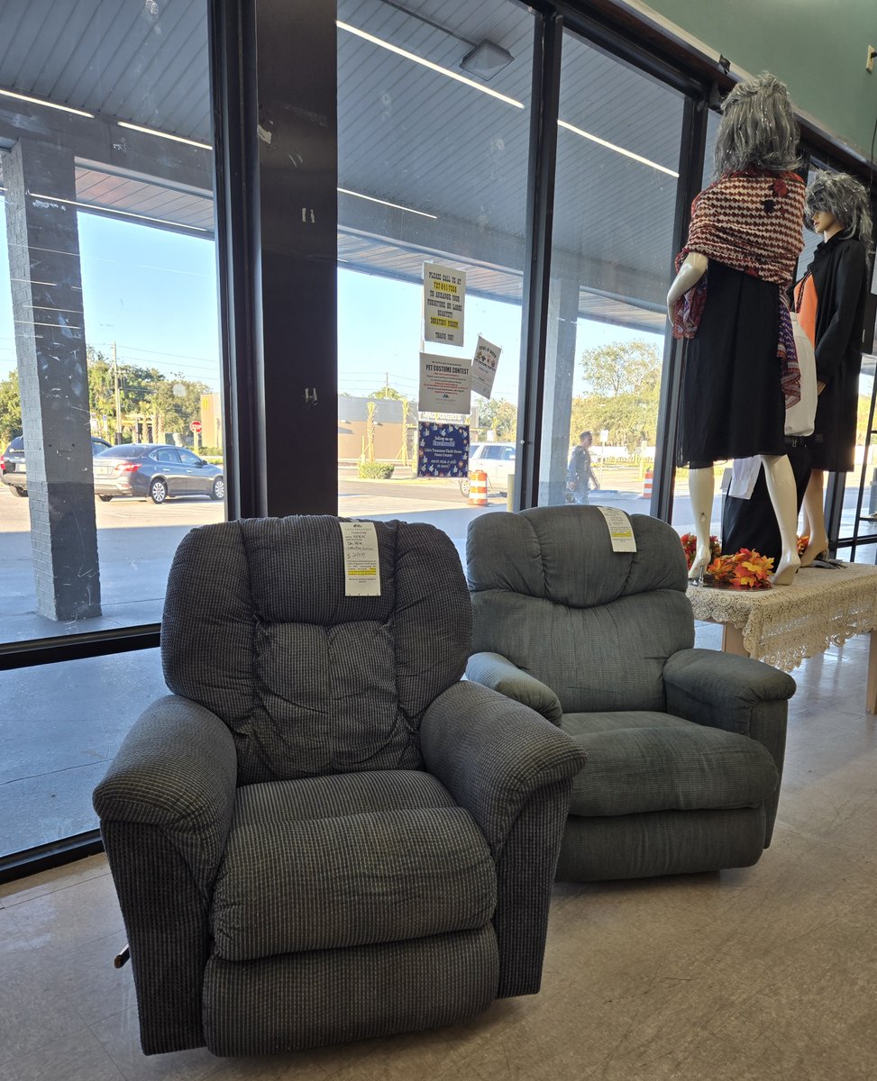 LT_Thrift's tweet image. LAST DAY of 50% off Housewares, Home Decor &amp;amp; Furniture Sale today at all locations!🛋️🪑🖼️  10/18

𝑆𝑜𝑚𝑒 𝑒𝑥𝑐𝑙𝑢𝑠𝑖𝑜𝑛𝑠 𝑚𝑎𝑦 𝑎𝑝𝑝𝑙𝑦. 𝑰𝒕𝒆𝒎𝒔 𝒔𝒉𝒐𝒘𝒏 𝒂𝒓𝒆 𝒇𝒓𝒐𝒎 𝒐𝒖𝒓 𝑵𝒆𝒘 𝑷𝒐𝒓𝒕 𝑹𝒊𝒄𝒉𝒆𝒚 𝒔𝒕𝒐𝒓𝒆.💙 #thrift #thriftingcommunity #hospicethrift