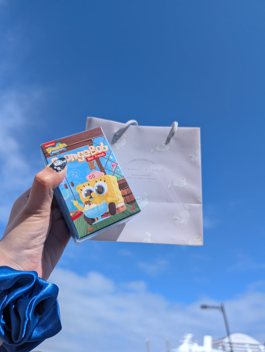 nagisa_SPML's tweet image. おつかれ！！
今日来てくれた方ありがとうദ്ദി＞ᴗ＜)✧
とっても楽しかった
今日は最後まで雨降らなかったよ！！！！
私絶対晴れ女じゃない？
証明されたね
スポンジボブ貰ったの嬉ぴよ🐣🖤