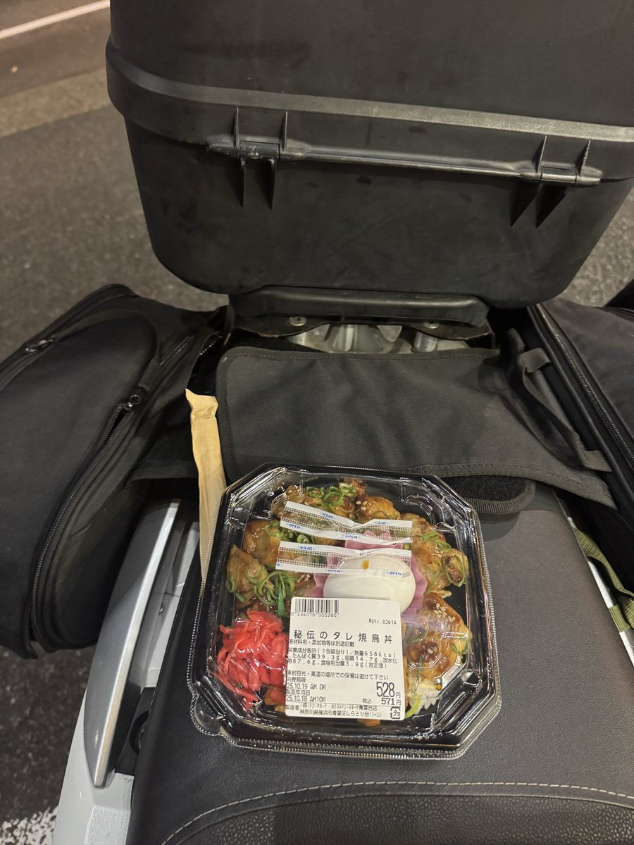 青葉台まできた
飲食は持ち寄りとのことなのでここで夕食