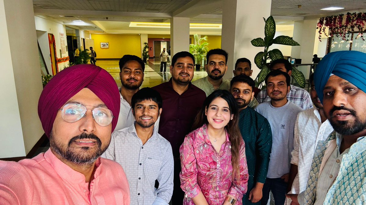 IntellinezSys's tweet image. 🪔✨ Lights, Colors, &amp;amp; Laugher Everywhere!

Our team @IntellinezSys celebrated Diwali with Rangoli, Laxmi Pooja, pizza &amp;amp; games – a perfect mix of culture, creativity &amp;amp; fun! 🎨🍕🎲

#HappyDiwali #OfficeVibes #FunAtWork #FestivalOfLights
