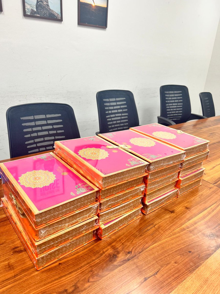 IntellinezSys's tweet image. 🪔✨ Lights, Colors, &amp;amp; Laugher Everywhere!

Our team @IntellinezSys celebrated Diwali with Rangoli, Laxmi Pooja, pizza &amp;amp; games – a perfect mix of culture, creativity &amp;amp; fun! 🎨🍕🎲

#HappyDiwali #OfficeVibes #FunAtWork #FestivalOfLights