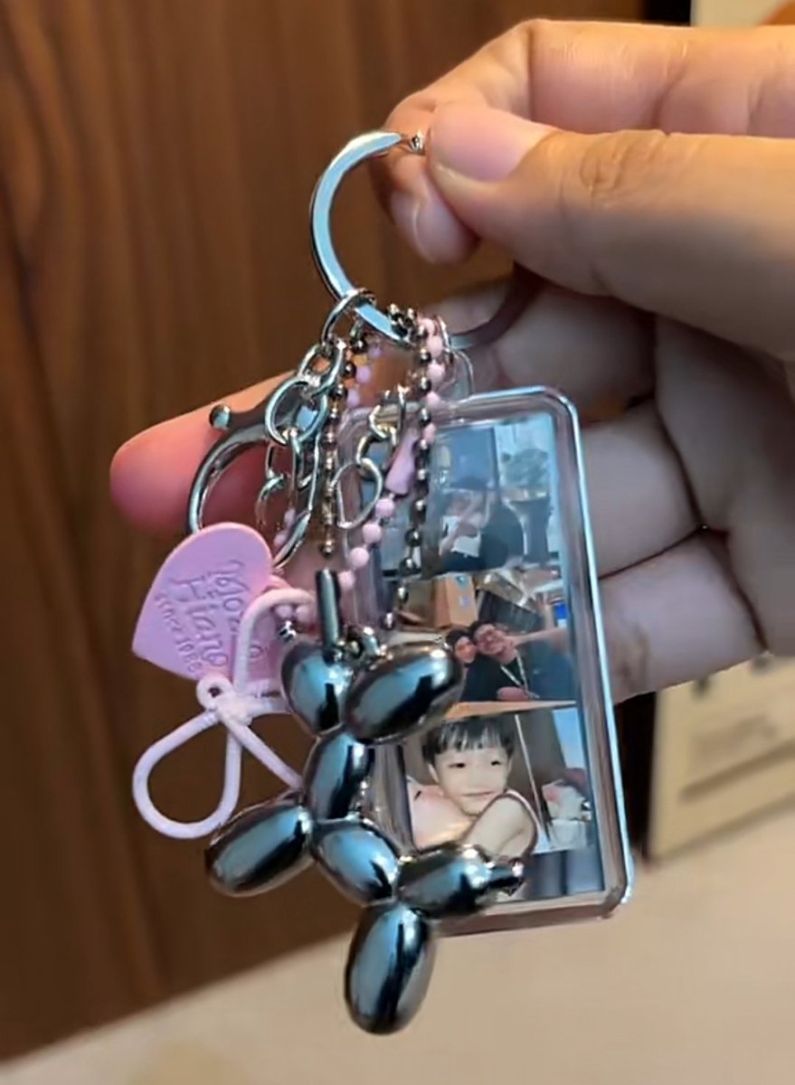 Nubaerj1's tweet image. Cute keychain/bag charm with photo  💖🌼

—a thread