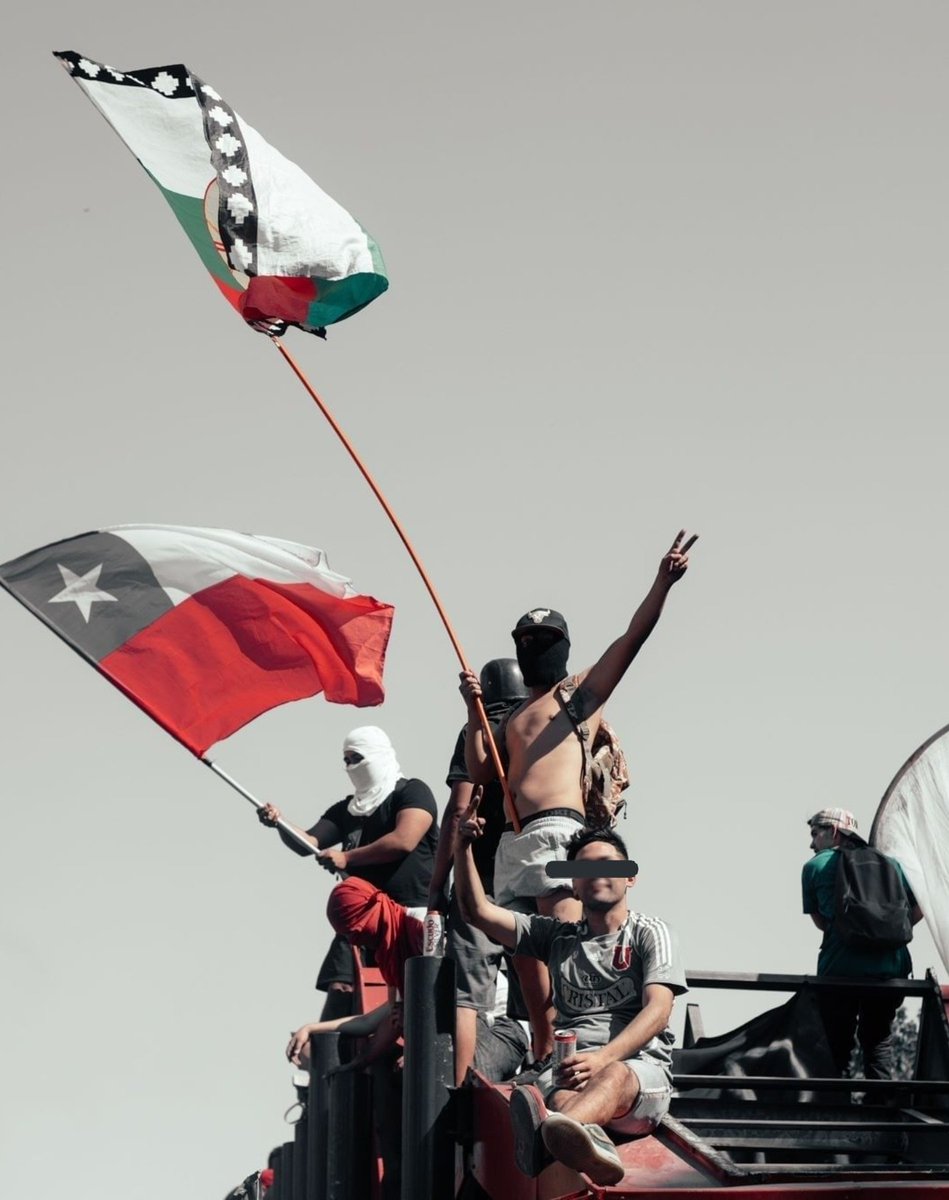 18 Octubre de 2019: No fueron luchadores sociales, simplemente fueron barras bravas, soldados de carteles y extranjeros, que por orden de alguien, salieron a destruirlo todo, nunca fue un estallido social, fue un ataque a Chile.🕵🇨🇱