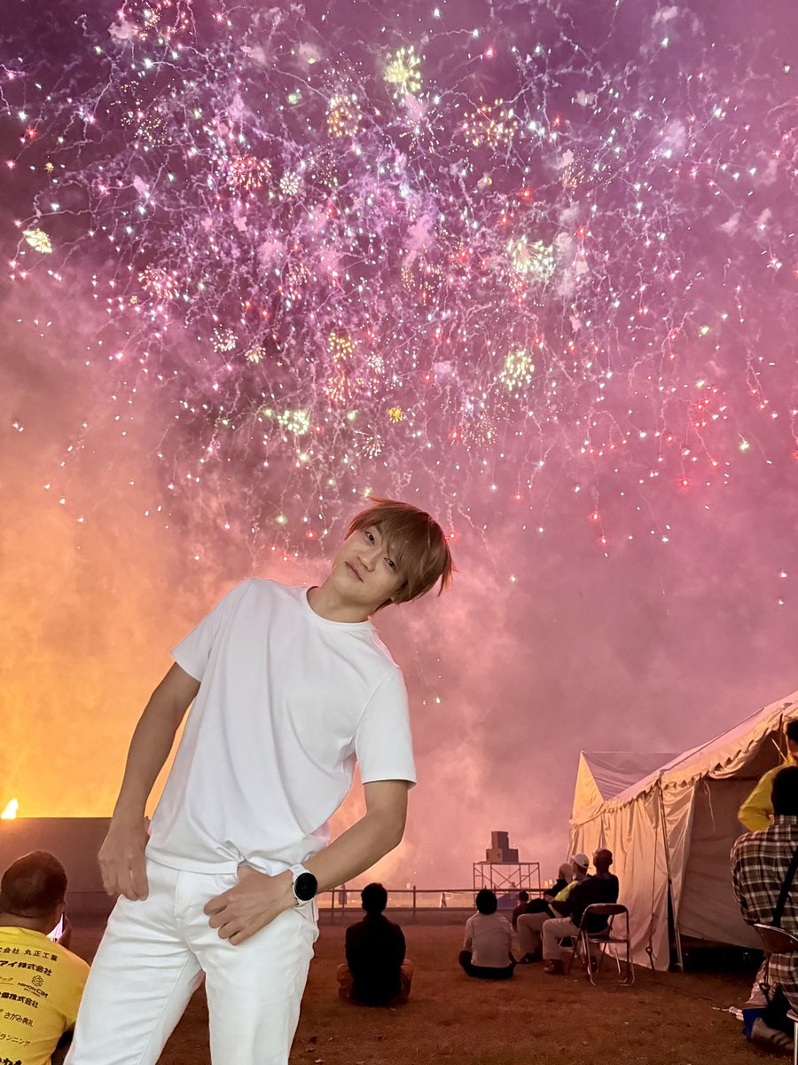 第五回川口花火大会
ゲストMCとして参加させて頂きました！

皆様の前に姿を見せる事はありませんでしたが、花沢類でやってました。
（テントの中で喋ってました）

ありがとうございまーきのっ！