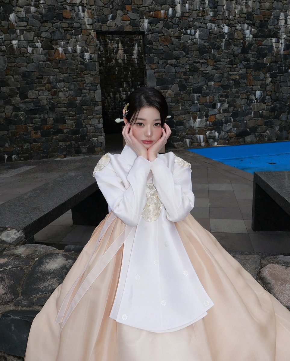 wonyoung pics tweet media