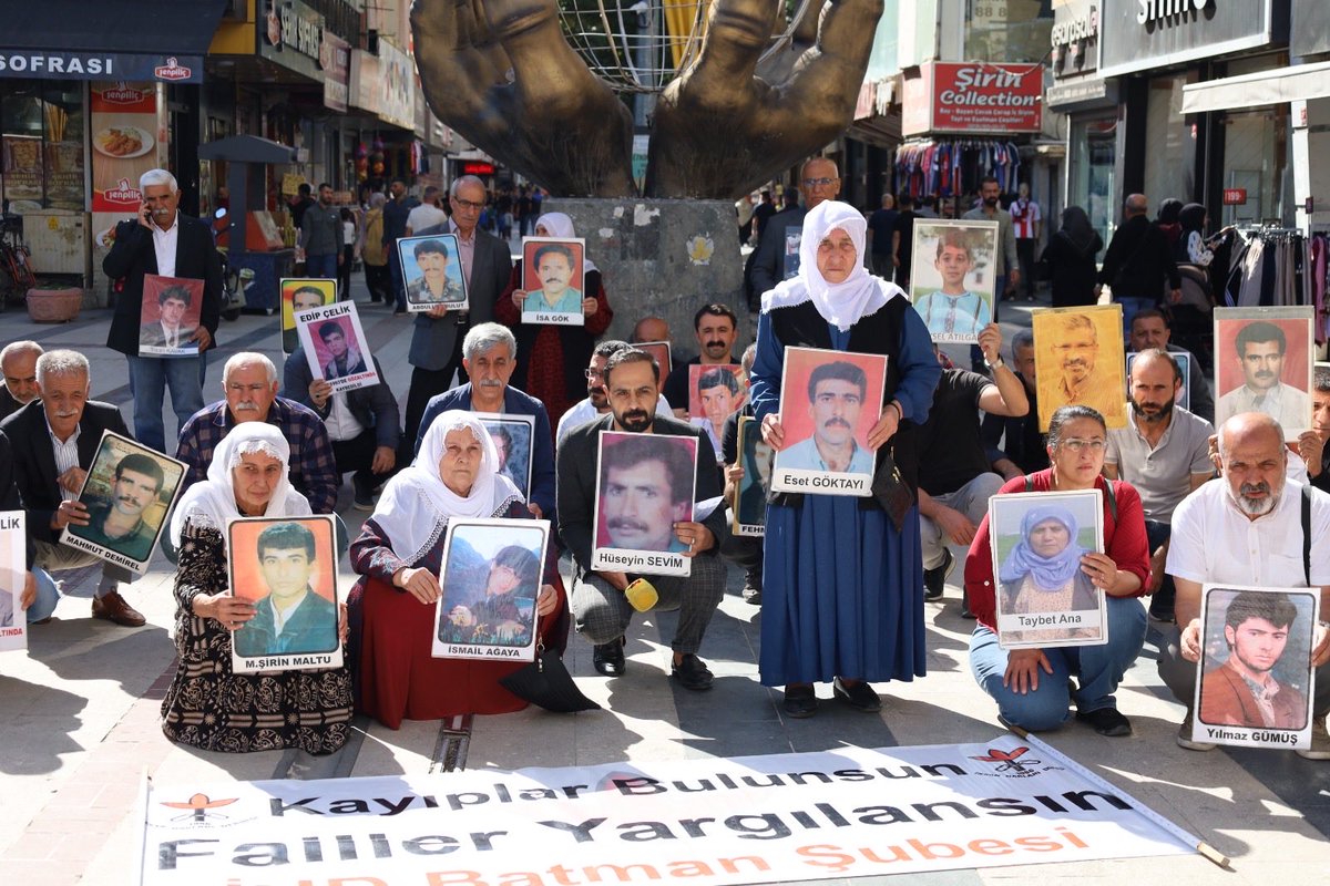 707. HAFTA: HALİT BORAN’IN AKIBETİ SORULDU 

Şubemiz ve kayıp yakınları olarak, “Kayıplar bulunsun, failler yargılansın” eylemimizin 707. haftasında;  

Diyarbakır’ın Lice İlçesi Hereg Köyü’nden çalışmak amacıyla İstanbul’a giden ve 19 Ekim 1995 tarihinde İstanbul ili Aksaray