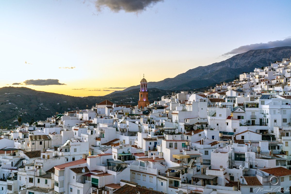 Precioso pueblo blanco malagueño, #Cómpeta, en la Axarquía.
#SienteMLG 

Foto: <a href="/Zappa_Malaga/">Zappa ۞</a>