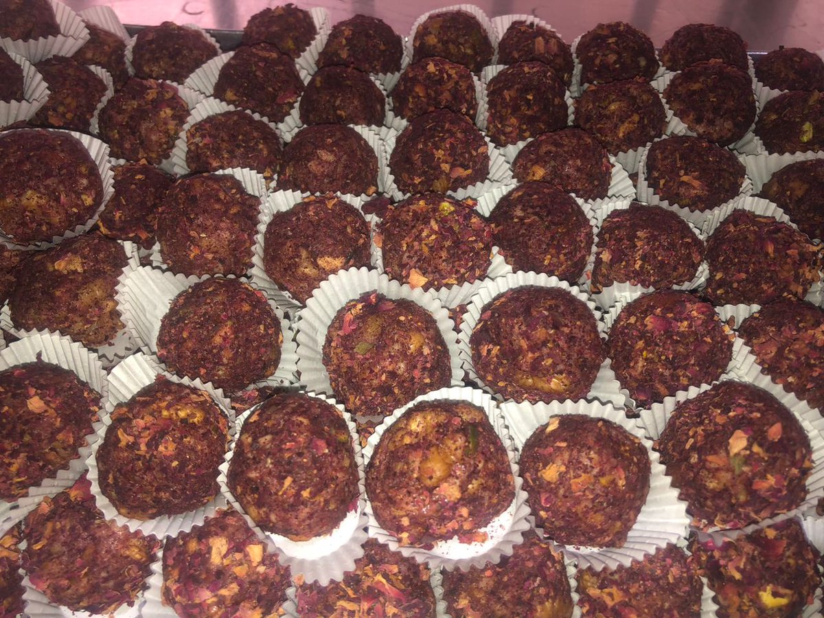 GovindasRestuar's tweet image. Bring home the sweetness of Diwali! 🪔
At Govindas, every sweet is made fresh, filled with love, and packed to perfection — ready to light up your celebrations! 💫

📍 Plot 9 Dewinton Rd, Opp National Theatre
📞 0757 418 590 | Bulky orders available

#DiwaliDelights #IndianSweets