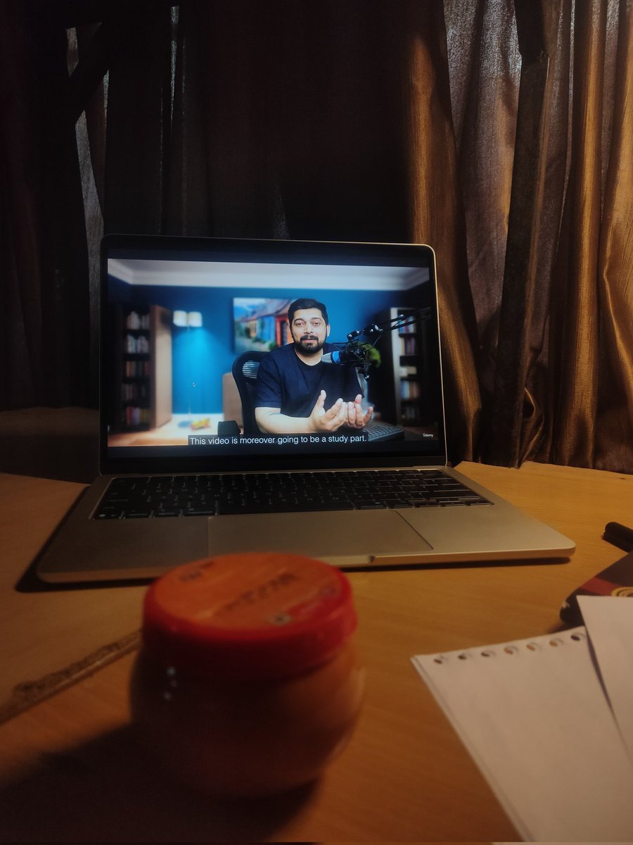 himanshu_ji_y's tweet image. Kulhad bhi hai
Code bhi hai
Mister H bhi hai
Lekin kulhad me chai nhi icecream hai
 Web development continue.......
#chaiaurcode 
#WebDevelopment 
#cse 
#Freshman