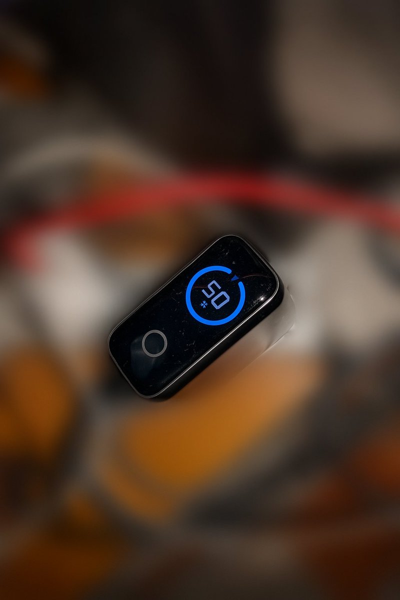 Thiefyo's tweet photo. If anyone is looking for this info and fails find it here it is, Anker Zolo 140W model with display delivers 50W of wired charging on my One Plus 13 with Anker cable. phone model EU, Charger EU. https://t.co/x8BtcCSzXJ