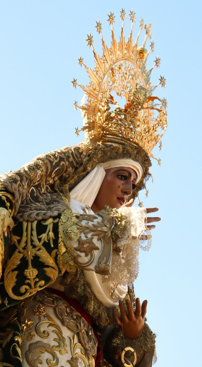 Quién me iba a decir que ibas a pasar enfrente de la casa donde he vivido tantísimos años. Hoy me has hecho volver al barrio, a mi barrio.
#LaMisióndelaEsperanza