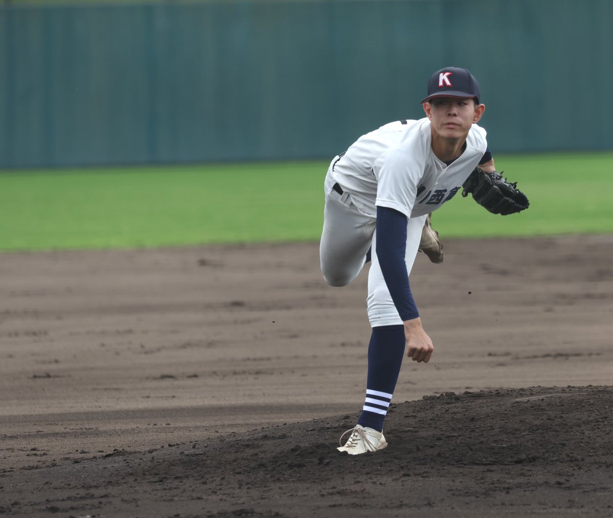 #秋季高校野球東海大会 1回戦で #掛川西 は #東邦 に1-2で敗れて初戦敗退。エース #古岡都暉 投手は #大石卓哉 監督 の言葉を胸にプレーしました。「大舞台を楽しむことを忘れない。笑顔も思い切ってやることも。見ている人を魅了する野球ができたらいいなって」。甲子園への思いは高まっています。