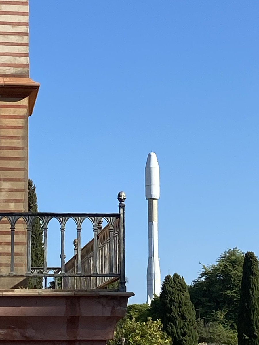 ahenk75's tweet image. #Ariane4 replica made for universal exhibition in April 1992 in Seville #Space Travel @esa