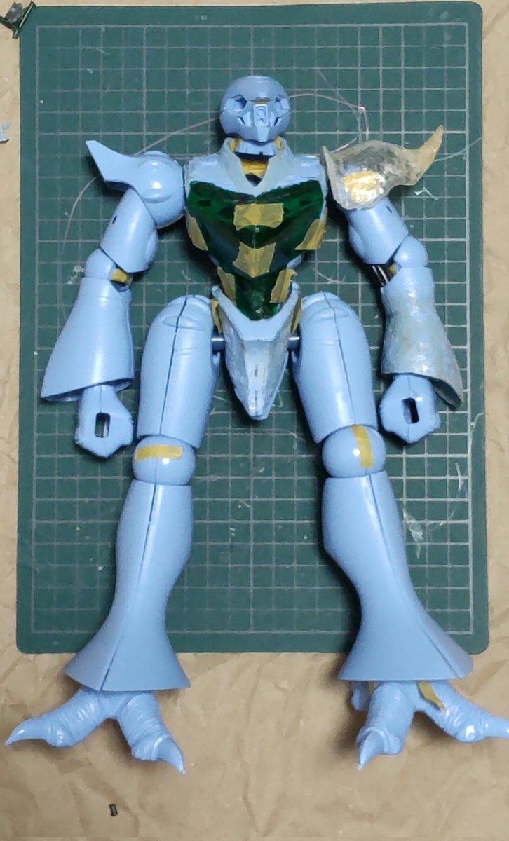 1/24ダンバインの進歩です。
襟の形状変更と肩をサーバイン風にして、腕を細くしました。
取りあえず左半身を進めて行きます。
#ダンバイン
#旧キット