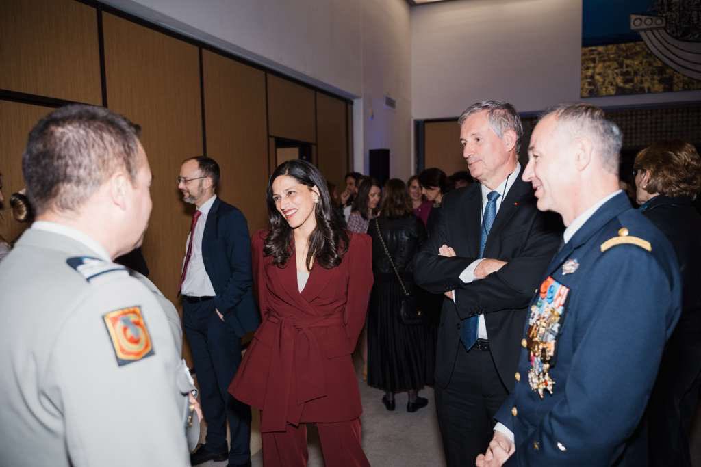 🇺🇸 En déplacement à #Washington, j’ai eu le plaisir de retrouver les Françaises et les Français de la capitale américaine aux côtés de l’ambassadeur Laurent Bili.

🏫 Je me suis également rendue au lycée #Rochambeau, bel exemple de la vitalité et de la diversité de l’enseignement