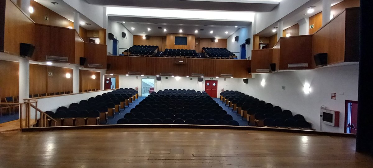 Ya en Villacarrillo peeparando todo para recibir a Amparito esta tarde como se merece. 
Un teatro a su altura. 
#Villacarrillo #Teatro #Loshojalatateatro