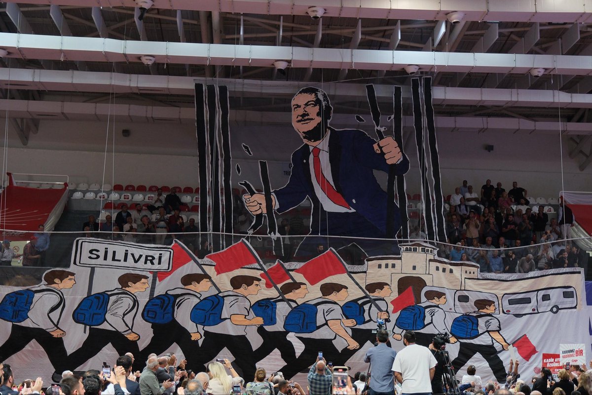 armaganozmetin's tweet photo. Partimizin 39. Olağan İl Kongresinde; Adana’mızın bereketli topraklarını alın teriyle işleyenlerle, emek kokan sokaklarda yetişenlerle, fabrikalarda emeğinin karşılığı için örgütlenenlerle, canlarla, gençlerle, kadınlarla, Toroslar’ın eteklerinden Akdeniz’e uzanan bir kentin fertleri ile, parti emektarlarımız ile aradayız.

#chp #özgürözel