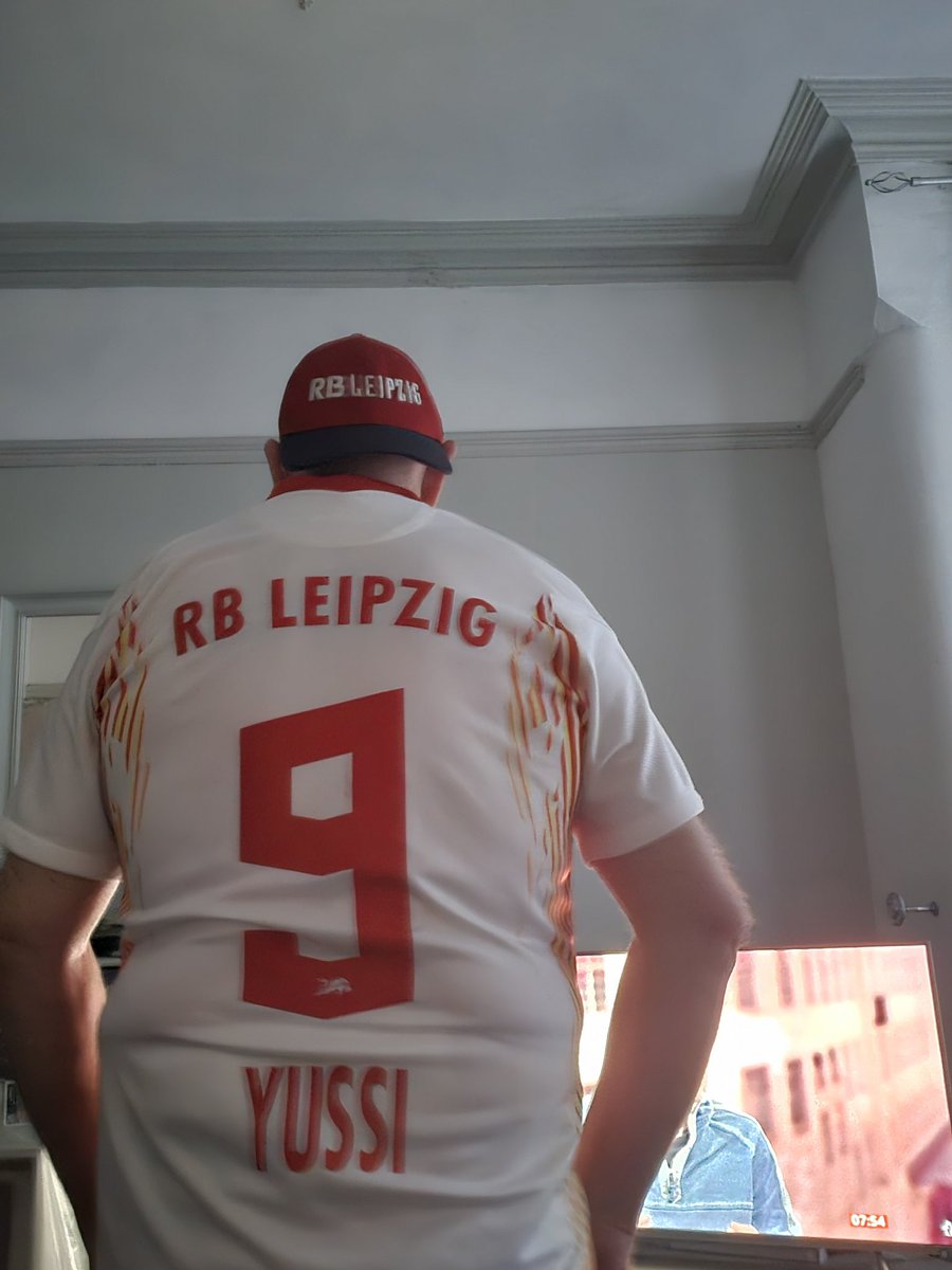 daveharmoniser1's tweet image. Matchday🔴⚪️🔴❤️👍Welcoming Yussi #9 back to Leipzig today.Dave is in UK.
But the hearts in Leipzig.