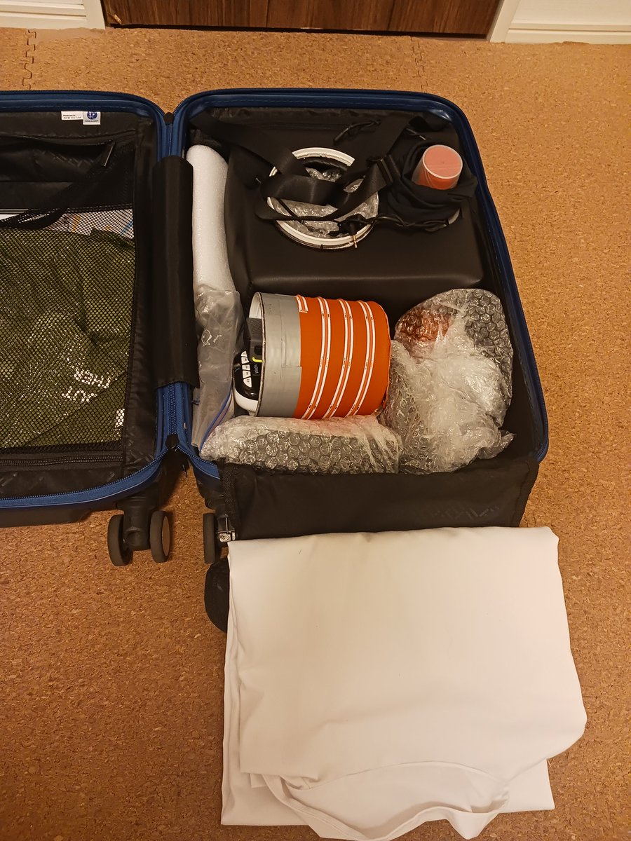 machikado_quiz's tweet image. いつものパッキング。
職務質問されたら絶対時間かかる。