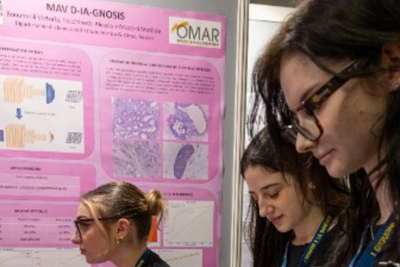 MakerFaireRome's tweet image. A #MFR2025 un progetto scalda il ❤️
MAV d-IA-gnosis, realizzato dagli #studenti dell'ITI Omar di Novara,  mira al riconoscimento automatico di immagini radiologiche e vetrini istologici relativi a tumori mammari benigni e maligni, mediante un’#AI sviluppata dagli alunni e