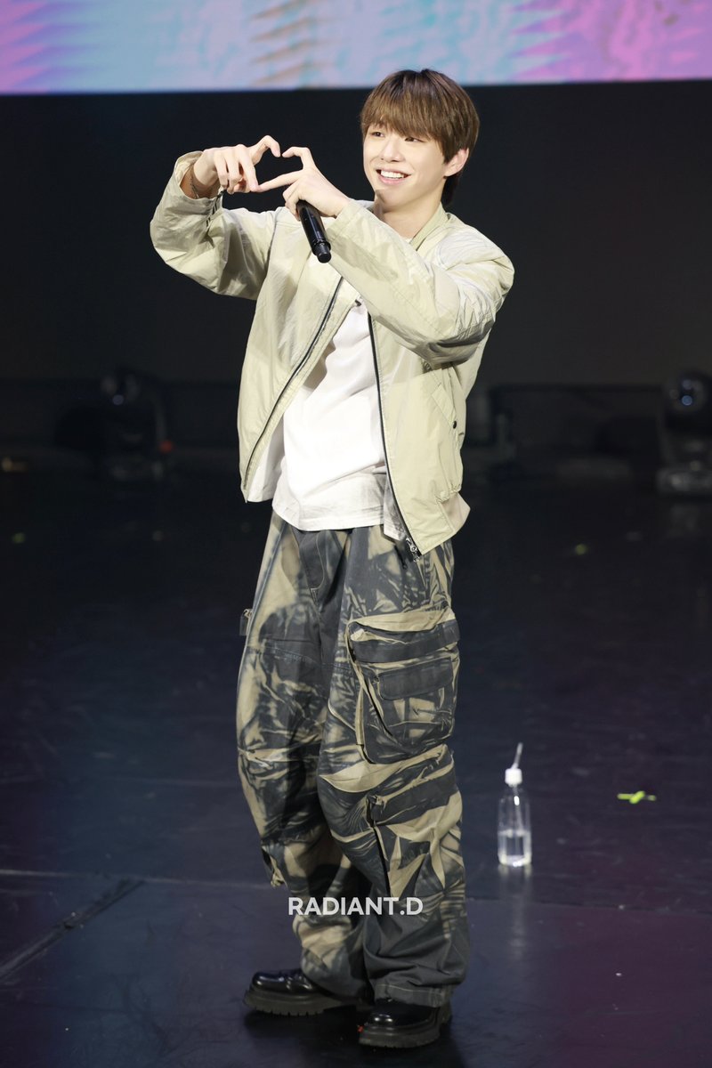 RADIANT_D's tweet photo. 251018 KANGDANIEL FANMEETING IN OSAKA 2
- Preview

#강다니엘 #KANGDANIEL
#姜丹尼尔 #カンダニエル #คังแดเนียล https://t.co/0cxpdi9aky