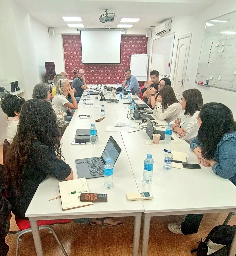 FHSanidad's tweet photo. Reunión anual de #ProyectoHUCI y la @FHSanidad en la sede de @SEFAC_aldia. Un fin de semana de trabajo, ilusión y sueños para seguir transformando la realidad con las personas en el centro 🙌🏼🌏🙌🏼🌎🙌🏼🌍 https://t.co/xlxIAw4Lhd