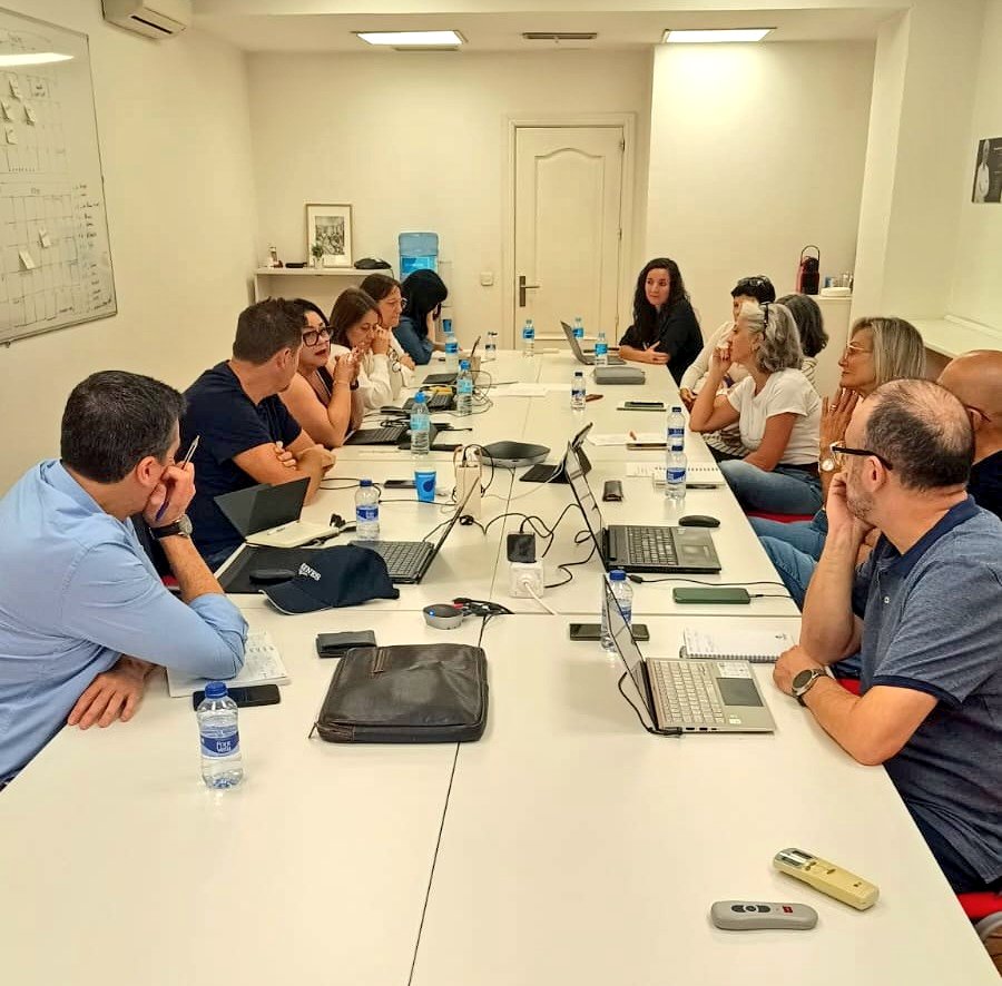 FHSanidad's tweet photo. Reunión anual de #ProyectoHUCI y la @FHSanidad en la sede de @SEFAC_aldia. Un fin de semana de trabajo, ilusión y sueños para seguir transformando la realidad con las personas en el centro 🙌🏼🌏🙌🏼🌎🙌🏼🌍 https://t.co/xlxIAw4Lhd