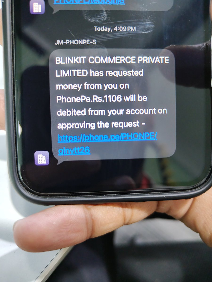 SBharddwaj's tweet photo. After scam @letsblinkit again try to scam me i didn't order anything but they are sending msg to me for 1106 for no reason https://t.co/vLKc2rAf0u