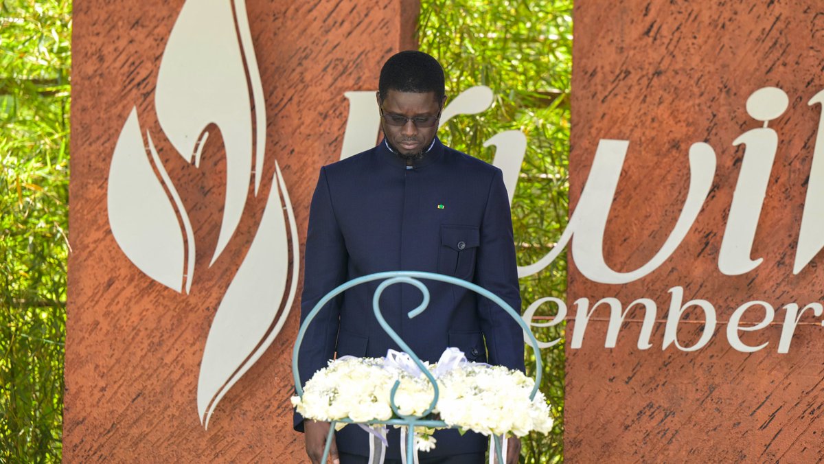 Kigali_Memorial's tweet image. H.E.@PR_Diomaye, President of the Republic of Senegal paid respects to the victims of the Genocide against the Tutsi.