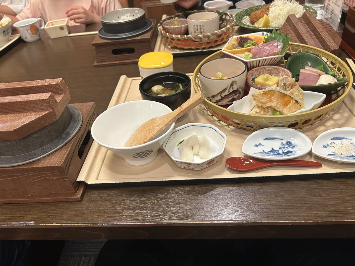 人のお金で食べるご飯はうまい😌👍