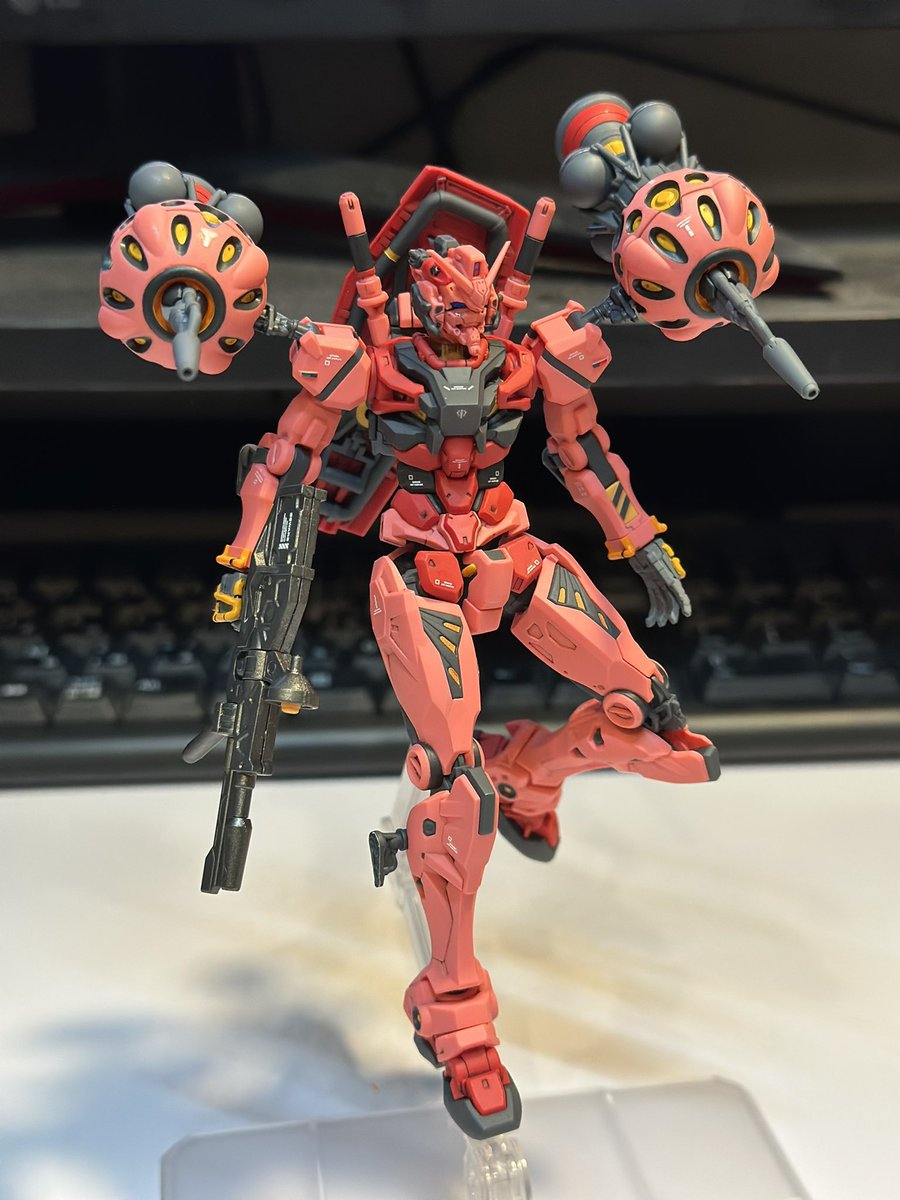 ras_dns's tweet photo. HG赤いガンダム　完成！
部分塗装+デカール+トップコートのお手軽仕上げだけど、いい感じにできた https://t.co/TBjVxBj3oS