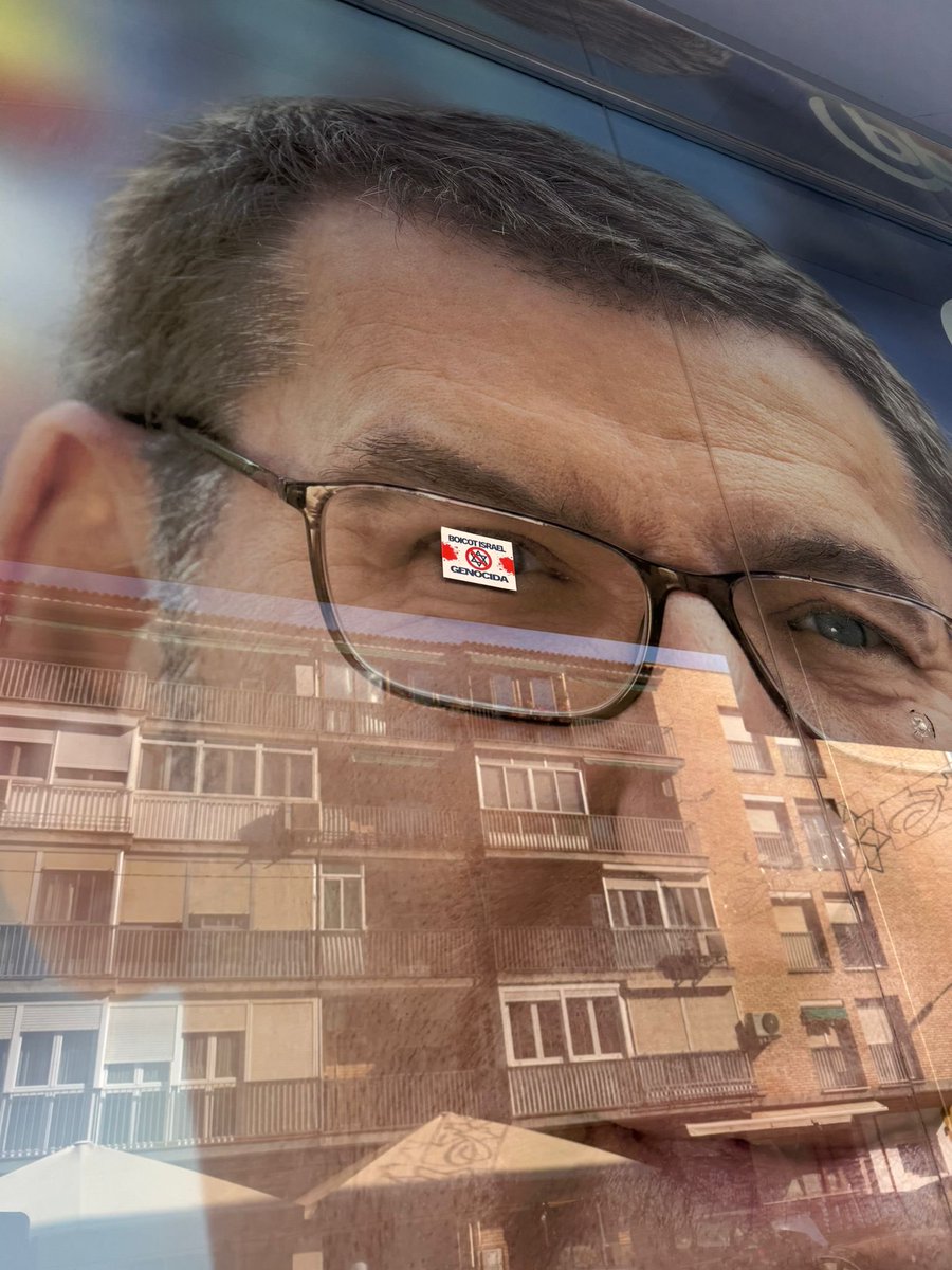 Cuantas más pegatinas nos peguen, más pedradas tiren a nuestras ventanas y más pintadas hagan en nuestra fachada; más fuerte escucharán nuestro mensaje de paz y libertad.

Lamento que los violentos ataquen de nuevo nuestra sede regional.

A más violencia, más democracia.