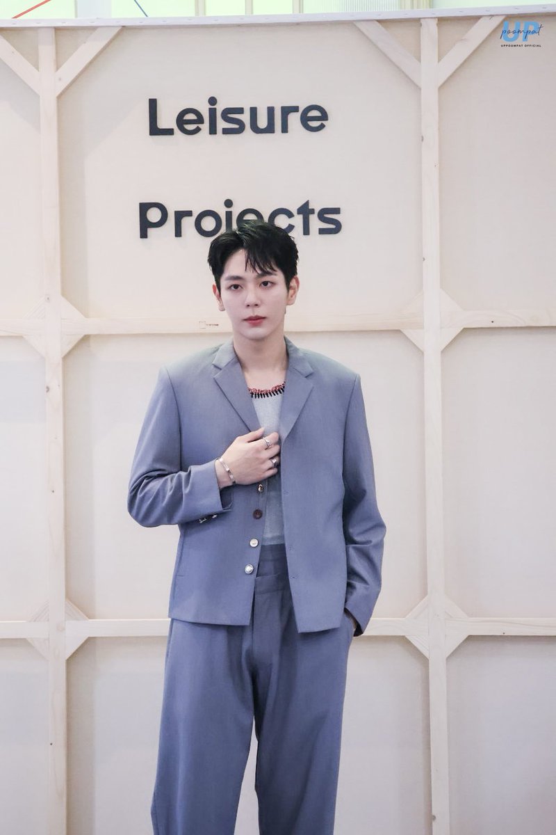 UppoompatTh's tweet photo. ช่วงนี้อากาศร้อนหาคนอ้อนหน่อยนะครับ

UP AT SIAM PARAGON
#SiamParagonBIFW2025xUpPoompat
#LeisureProjects
#uppoompat https://t.co/KBZEiKYzWJ