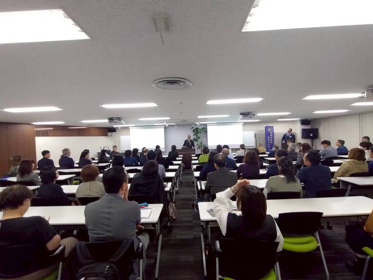 ndachiba's tweet photo. 【令和7年度　 #特別講演会】
令和7年10月11日
久保文明 #防衛大学 校長を講師にお迎えして、トランプ大統領誕生の背景や特徴、今後の注目点また防大の近況や卒業後の期待について分かりやすくご講演いただきました。神奈川、埼玉、���城の父母会等からもご参加いただき大変有意義な会となりました。 https://t.co/TZVUc9xvXU