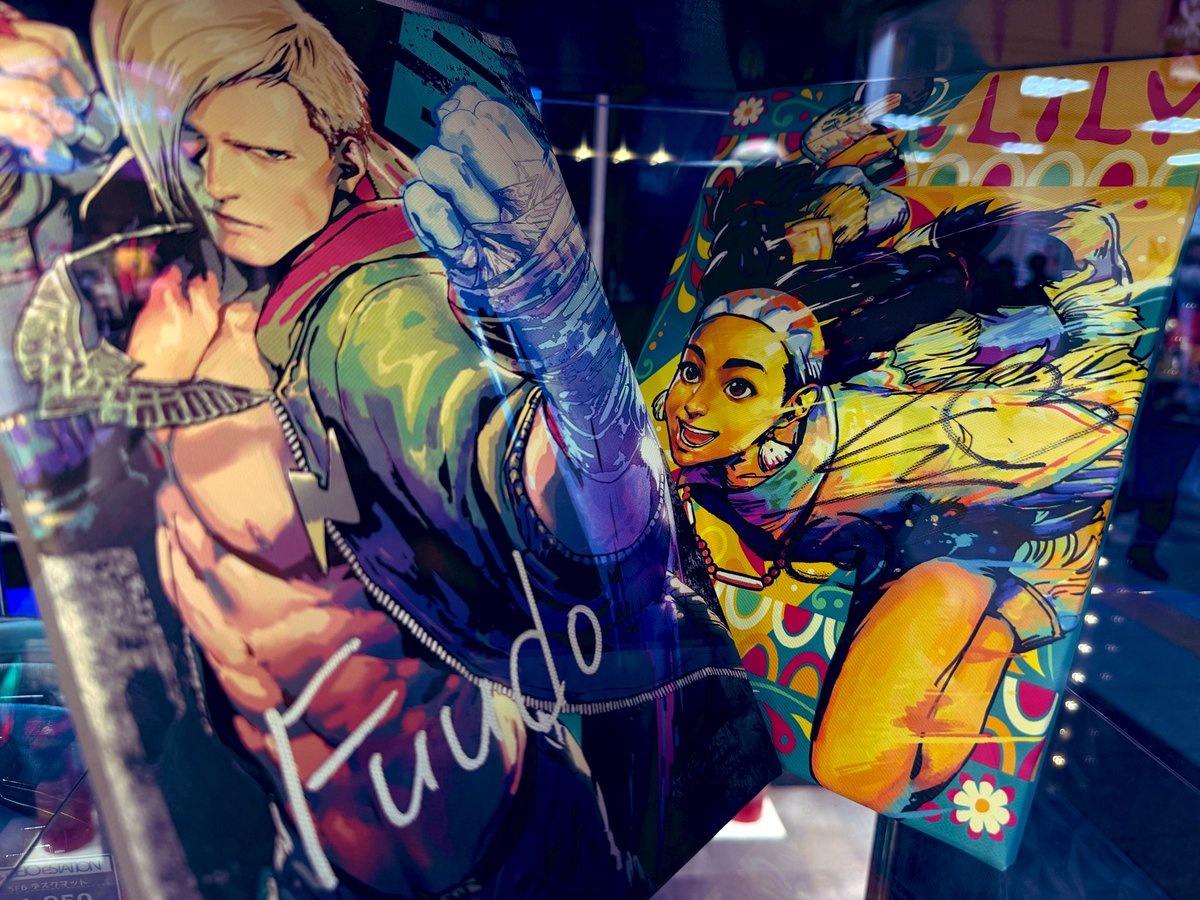 現地、生放送にてご覧いただいた皆様！
倉持由香さん(<a href="/yukakuramoti/">GSG｜倉持由香</a> )、
ふ〜どさん(<a href="/TheFuudo/">Fuudo | ふ〜ど</a> )のお2人とも
(とお仕事終わるまで待っててくれた湊くん)
ありがとうございました！😭

当店で販売中のアートボードにも快くサインをいただきまして、店頭にて展示させていただいております🙇‍♂️

#KEIOeステ