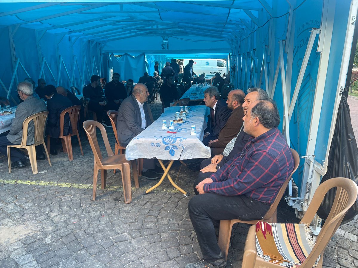 Hakk’ın rahmetine kavuşan AK Parti Melikgazi İlçe Gençlik Kolları Teşkilat Başkanımız İsmail Onay kardeşimizin ailesine taziye ziyaretinde bulunduk.

Merhum kardeşimize Allah’tan rahmet, ailesi ve teşkilatımıza sabır ve baş sağlığı dileriz.