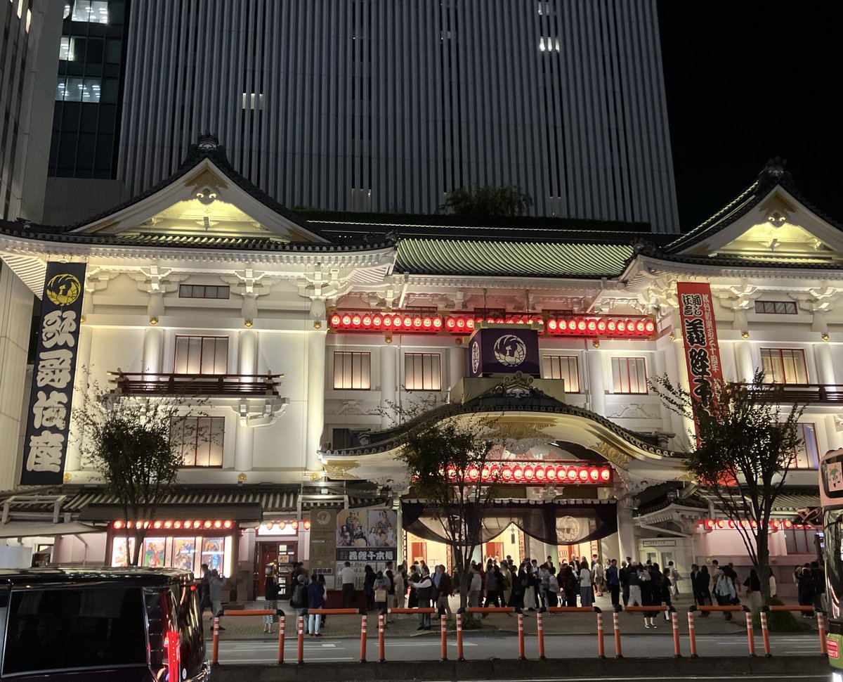 20thandcoming's tweet photo. きのう歌舞伎座��って来た！先月流白浪見て、せっかくなので尾上右近さん出演の三部！
歌舞伎に興味持つ��っかけになった新作歌舞伎と歌舞伎座のU25ありがとう（ ;  ; ）
動きひとつ台詞ひとつに圧倒され思わず泣きながら東京駅まで歩いた。
#義経千本桜 
#歌舞伎座
#thisiskabuki https://t.co/dhP9MbXuUC