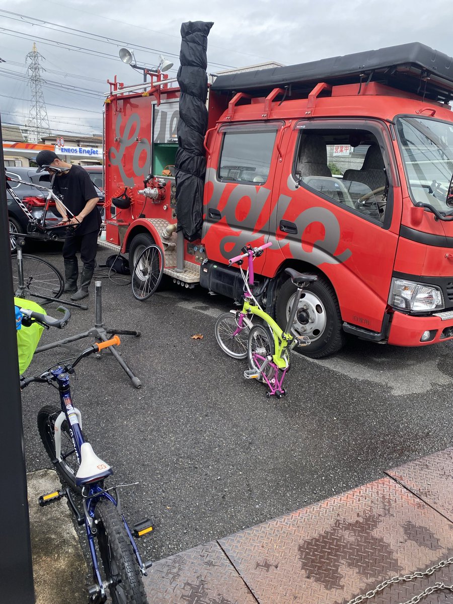 ayalalmngl's tweet photo. ラバッジョ消防車の引退イベントに親子で参加しました。スタッフさん、参加者さんのサポートで、計30kmの充実したライドになりました。ありがとうございました♪
ご褒美に買って帰った🍨は多過ぎましたw
この🚒を見たのは最初で最後でしたが、地震の際の給水など活躍ぶりを話しながら工作しました。 https://t.co/iRuxrZqoQU