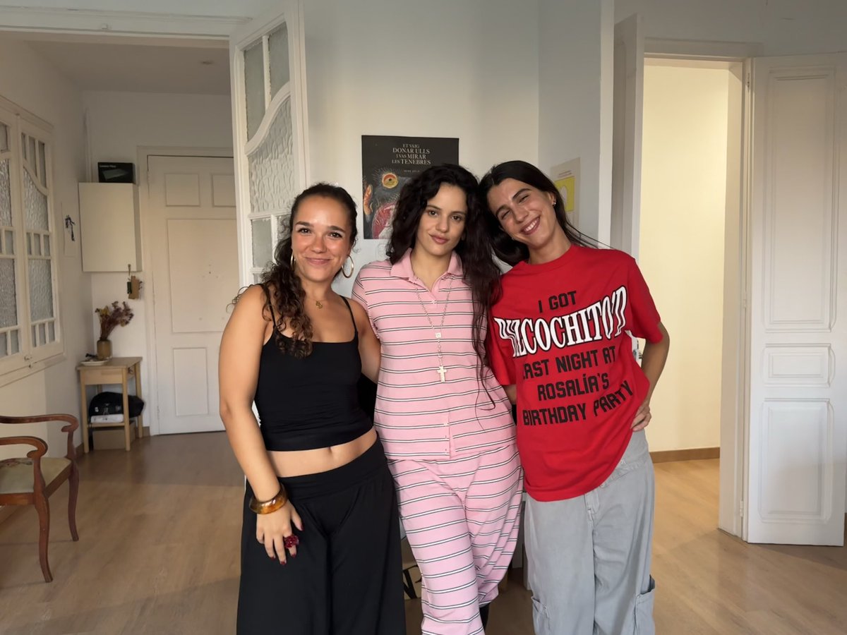 joanagironaa's tweet image. treballar en el guió i la producció d’aquesta entrevista tan ESPECIAL amb la Rosalía ha estat un somni fet realitat i fer-ho al costat de la @marvallverdu ho ha fet encara més PERFECTE❤️

Mil milions de gràcies per la confiança @marvallverdu🥺🩷! visca radio noia per sempre més!