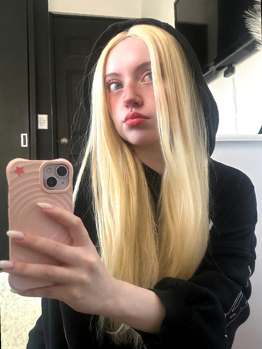 SpzToco's tweet image. class was boring so i doodled my future pet dragon