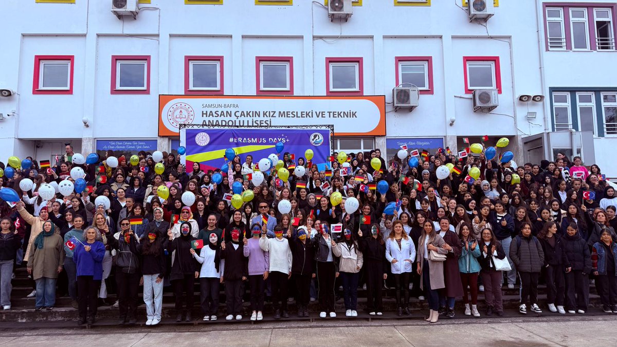 HasanCakinMTAL's tweet photo. #ErasmusDays @ulusalajans Erasmus tanıtım günü etkinliğimiz https://t.co/8LIZh42JYS