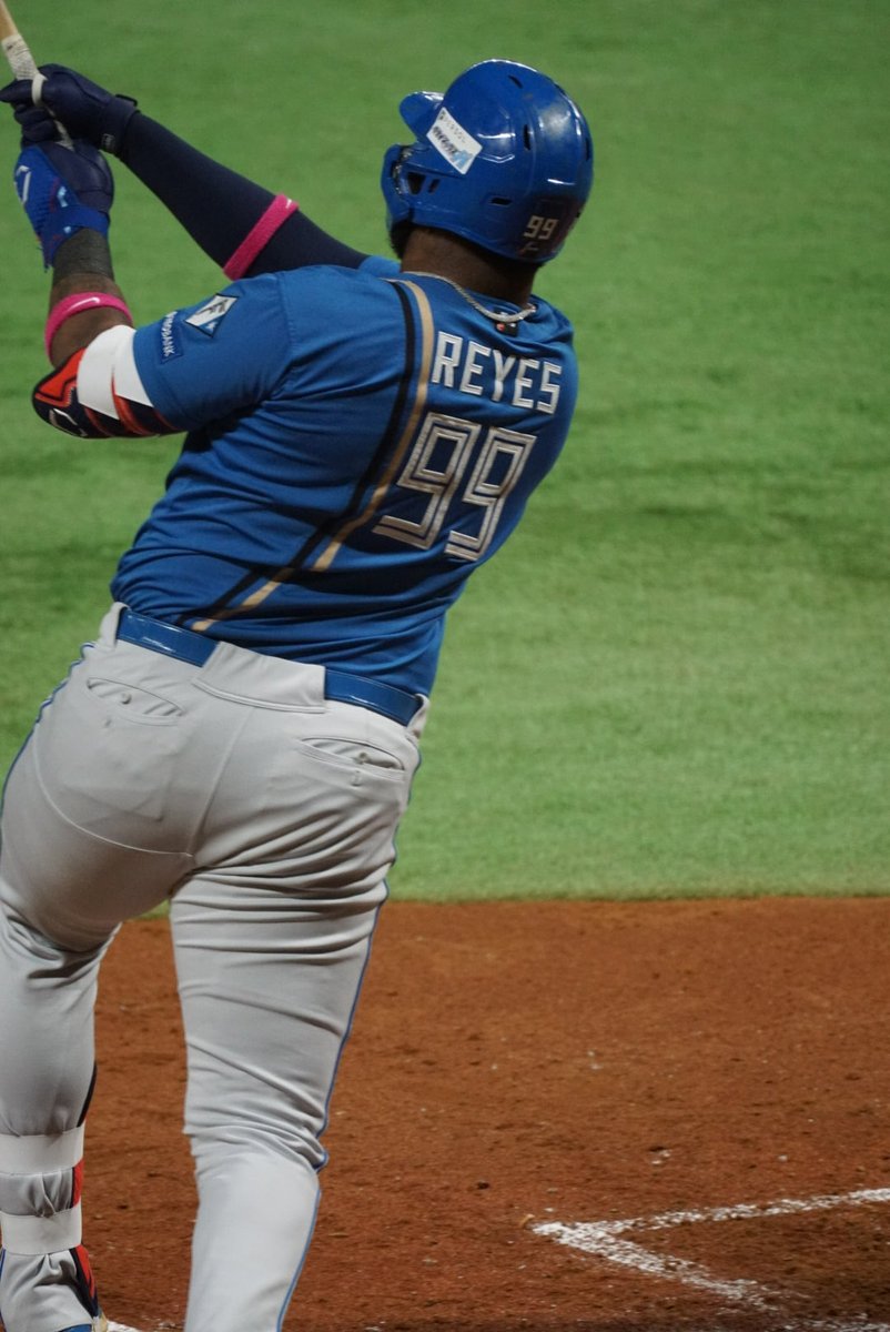 ree_go7's tweet photo. 本日1本目！の確信歩き
SO COOL
2025.10.18paypayドーム
#フランミル・レイエス
#Franmil Reyes https://t.co/ErQt0iMAYr