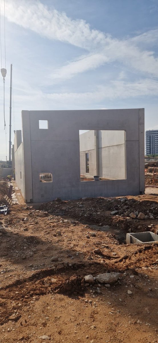 irecfer's tweet photo. La construcción de una “casa” comienza con los cimientos, y ya hemos levantado las paredes.  Avanzamos con paso firme en la UPP de Valencia. https://t.co/LRe5LgnYcH