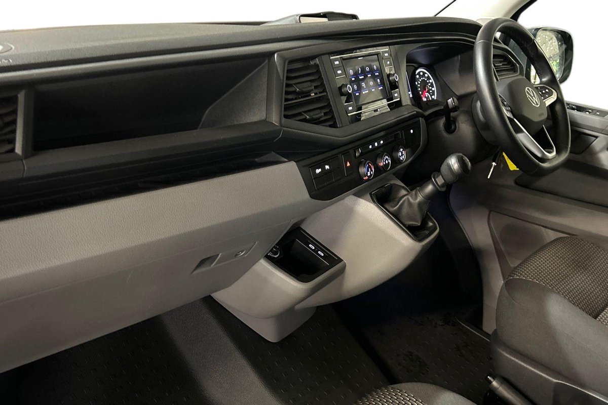 JohnClarkSelect's tweet photo. 🚐 Perfect for Your Business!

🚘 2023 VW Transporter Highline Kombi
 💰£34,800 + VAT
⏱️ Just 7,414 Miles Covered

⪢  Adaptive Cruise Control
⪢  17" Alloy Wheels
⪢  Comfort Pack
⪢  VW App Connect
⪢  Heated Front Windscreen

Reserve this van online: https://t.co/D2ZcrSjosF https://t.co/ckt4cUhJYo