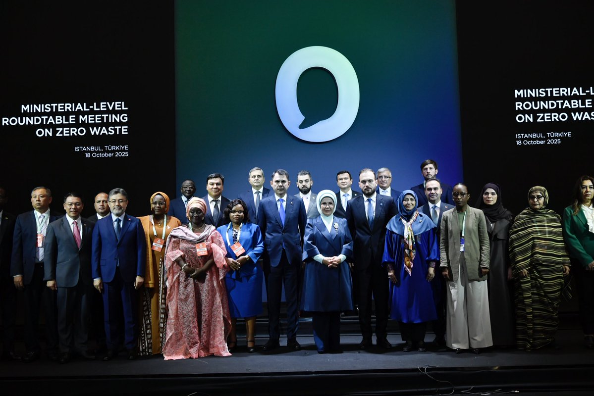 Uluslararası Sıfır Atık Forumu kapsamında dünyadan 63 ülkenin çevre bakanları ve bakanlık temsilcileri ile bir araya geldik. 

2030 Sürdürülebilir Kalkınma Hedefleri doğrultusunda, “kimsenin geride kalmadığı bir dünya” idealimiz ekseninde, güç birliğinin önemini vurguladık.