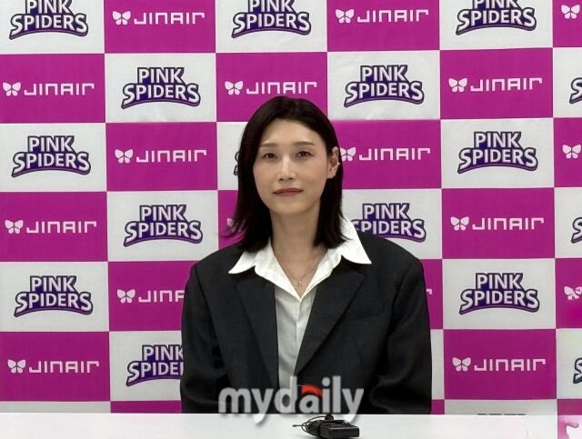 김연경의 울컥했던 마지막 인사...“진짜 마지막 은퇴식, 어드바이저로 흥국생명 돕겠다”[MD인천]
m.sports.naver.com/volleyball/art…

이 포토월도 당분간일수도 계속일수도 못보겠지