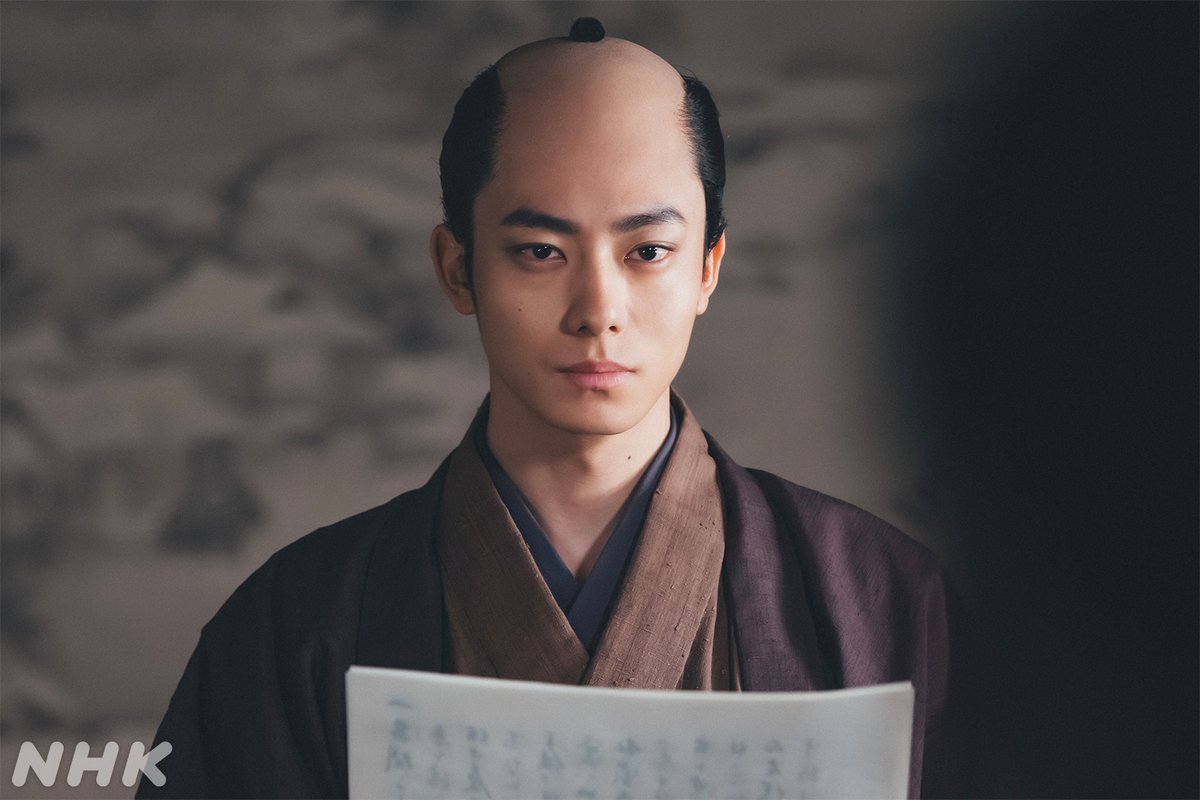 berabou_nhk's tweet image. 松平定信と家臣の水野為長は、長年のコンビ。オフショットでもリラックスした表情を見せてくれました。

ドラマを見返す👇
nhk.jp/g/ts/42QY57MX2…

#大河べらぼう
#井上祐貴 #園田祥太(#ダウ90000)